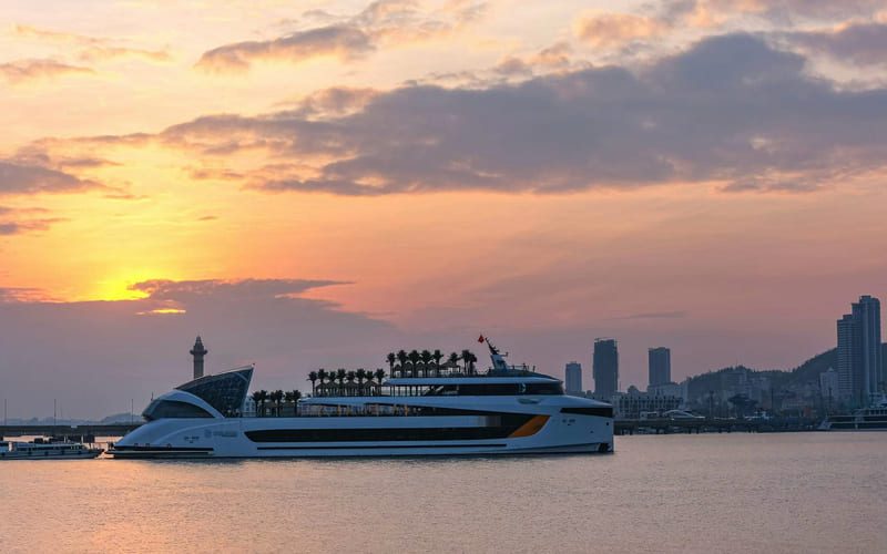 tour-thanh-hoa-di-du-thuyen-dolphin-cruise-ha-long01