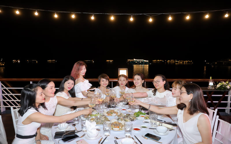 tour-thanh-hoa-di-du-thuyen-paradise-ha-long-gala