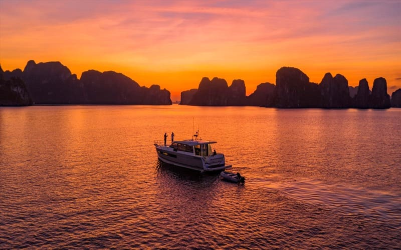 trai-nghiem-du-thuyen-ha-long-tu-thanh-hoa-co-gi-hay-hh