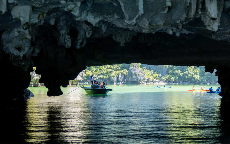 hai-trinh-ban-ngay-dolphin-halong.jpg-4 hai-trinh-ban-ngay-dolphin-halong.jpg-4