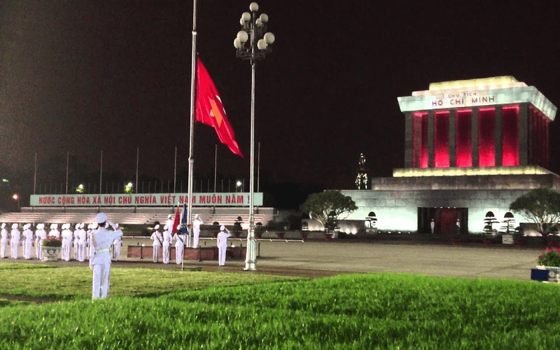 tour-ha-noi-2n1d-van-mieu-bao-tang-quan-su-4 tour-ha-noi-2n1d-van-mieu-bao-tang-quan-su-4